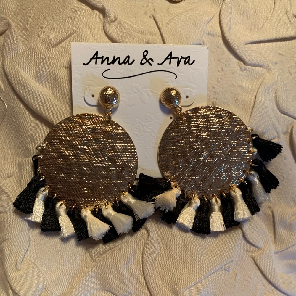 5 pair of Ava & Anna earrings, all new, all for one price